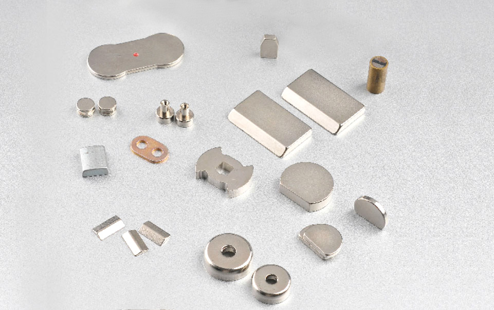 焼結ネオジム鉄ホウ素とNdFeB結合永久磁石材料のさまざまな機能と製造方法